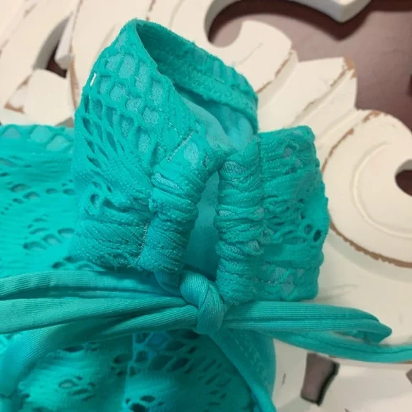 Kenneth Cole Reaction Crochet Detail SGL Aqua Green Bikini Bottoms Size M NWT - Picture 10 of 10